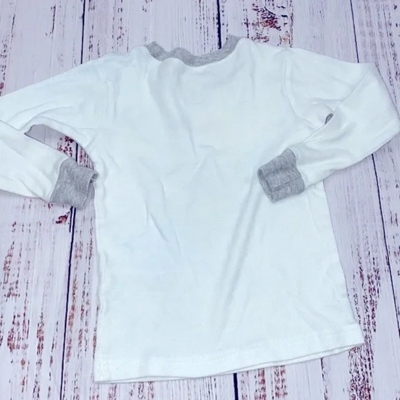 Carters Christmas pajama set size 24 months - Picture 6 of 6